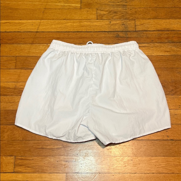 Alo Yoga The Alumni High-Rise Loose Running Shorts in White, Women’s size Medium - Picture 13 of 14